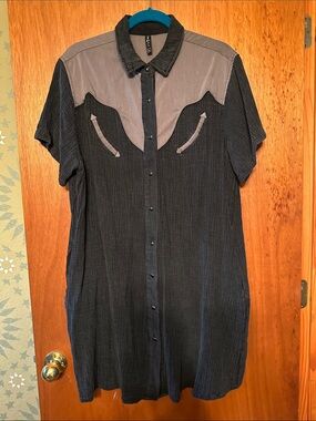 Casual Short-Sleeve Button-Front Mini Dress in Black & Gray